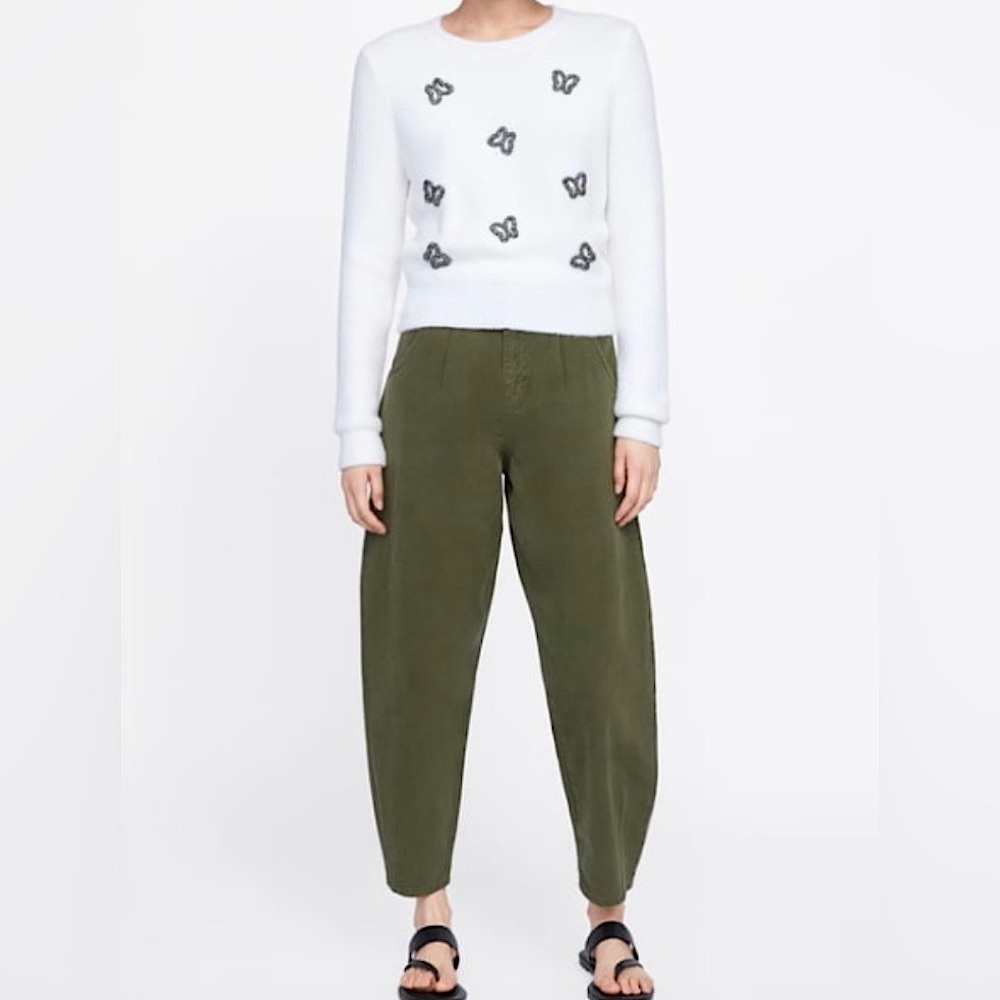 Zara White Sweater with Black Accents - Picture 2 of 10